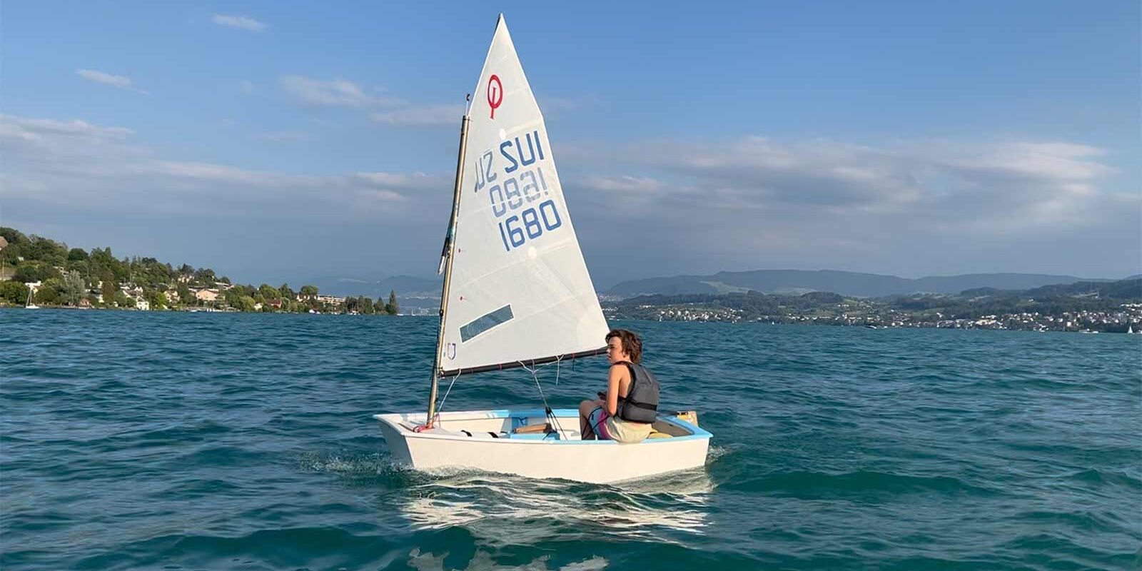 opti-training-bei-wunderbarem-sonnenschein-seheln-finn-auf-seinem-opti