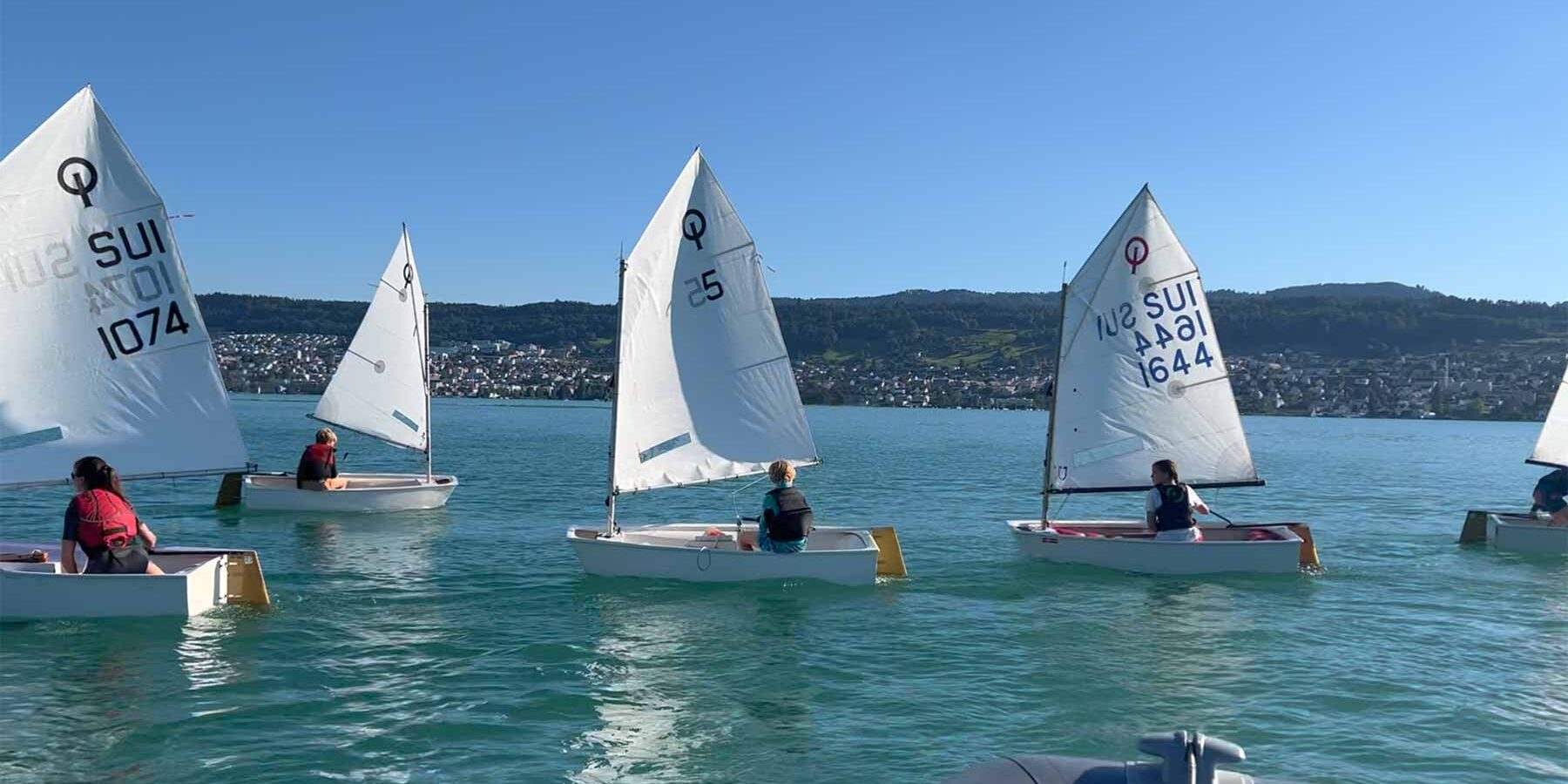 zusammen-opti-segeln-bei-traumwetter-vor-herrliberg-im-syh