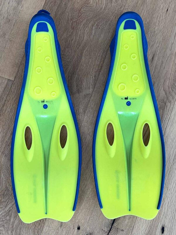 Kinder-Schwimm-Flossen Grösse S, 35-37, mit leichtem Defekt – Bild 2